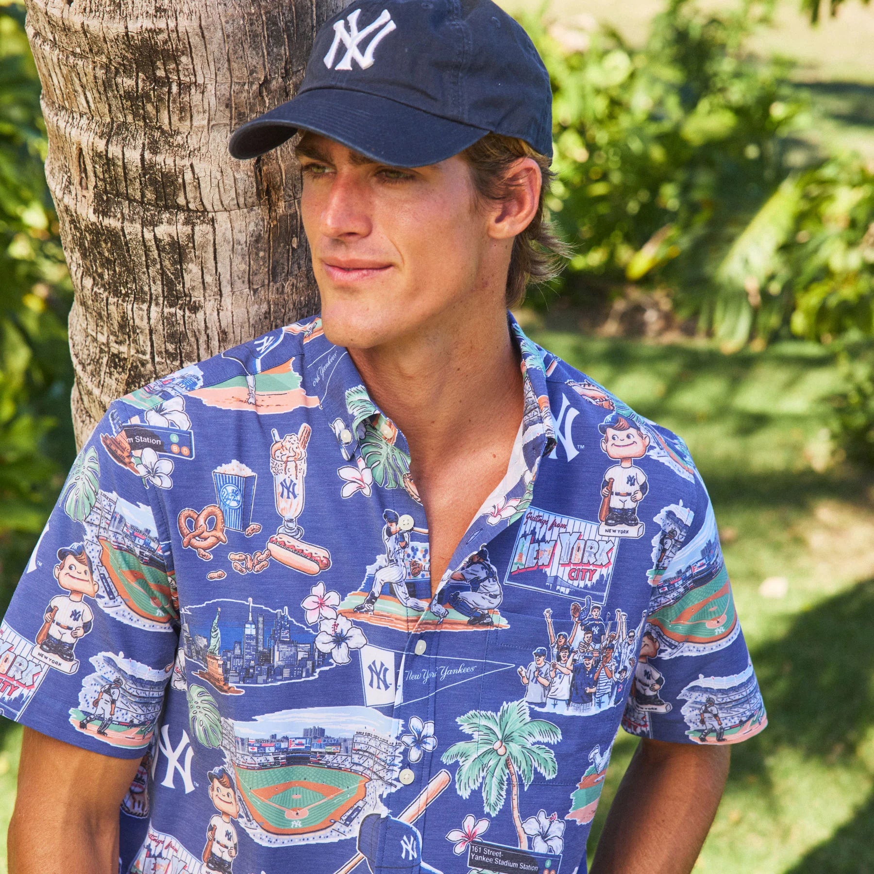 Reyn Spooner MLB® NEW YORK YANKEES SCENIC PERFORMANCE BUTTON FRONT