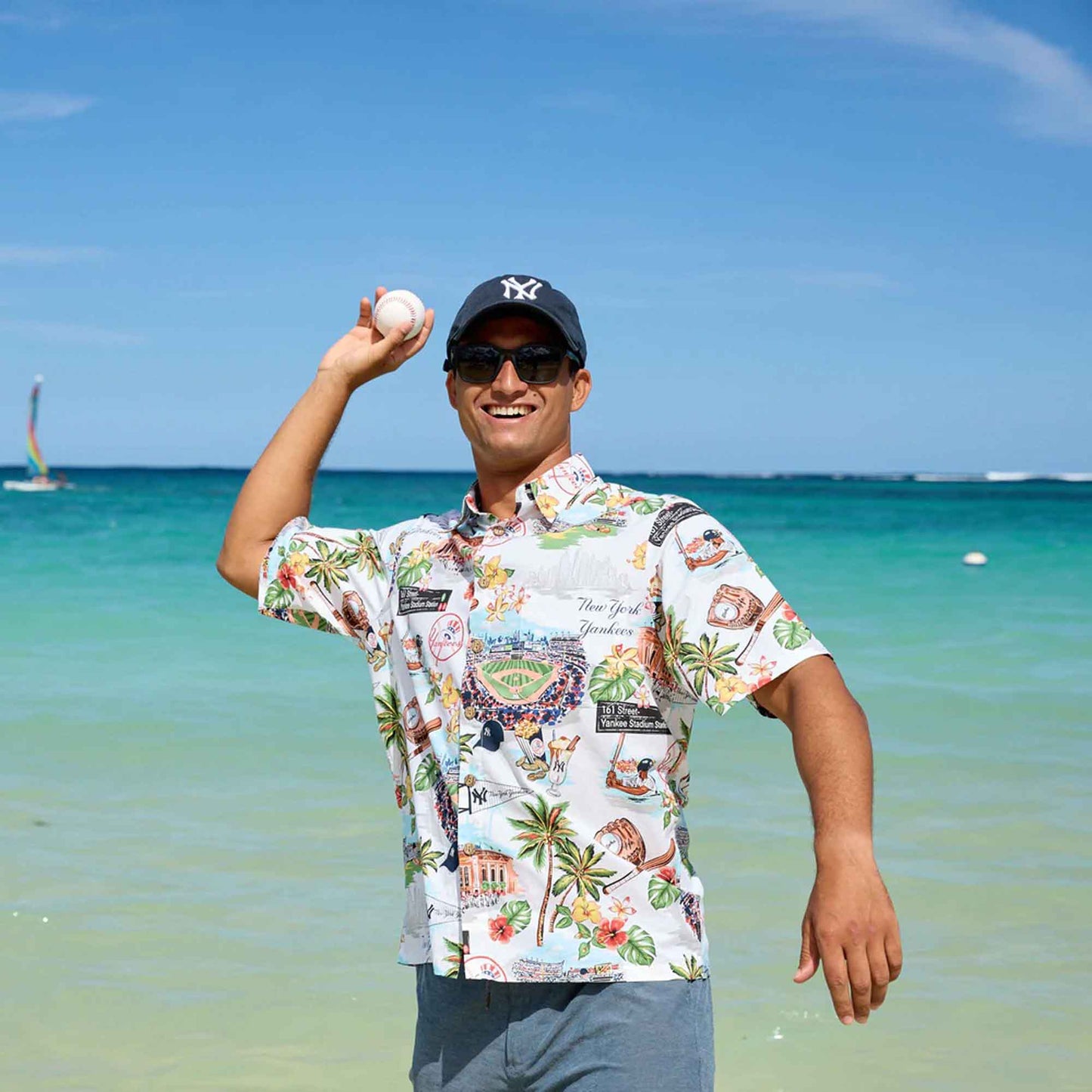 Reyn Spooner Men's New York Yankee Classic Fit Scenic Hawaiian Shirt, Style#5525